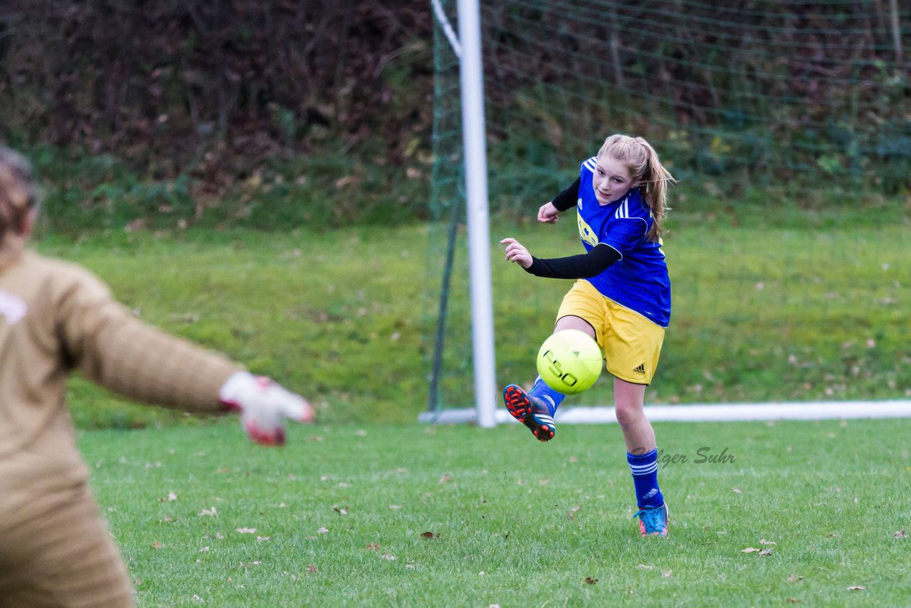 Bild 216 - B-Juniorinnen TSV Gnutz o.W. - SV Henstedt Ulzburg II : Ergebnis: ca. 5:0